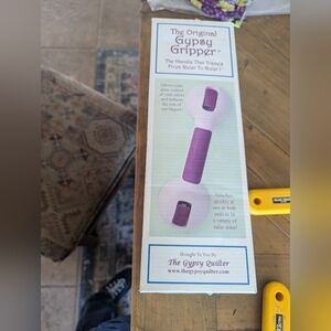 Gypsy Quilter Gripper Handle with Suction Cups for Rulers